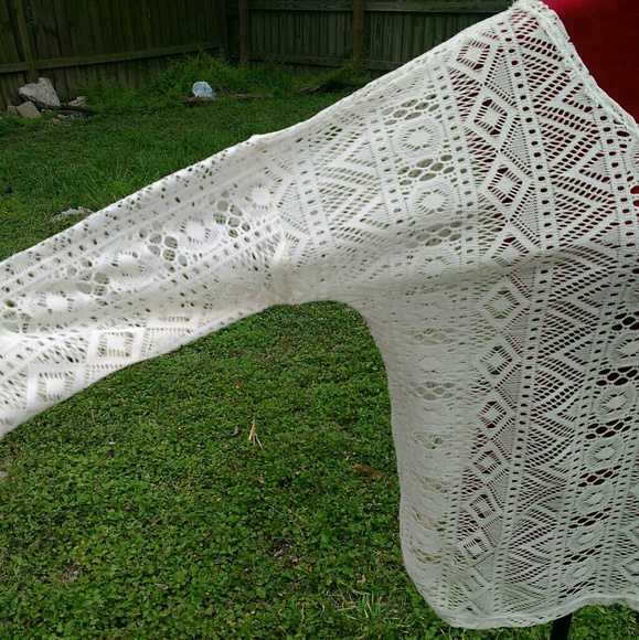 Daytrip lace top with back detail - Picture 3 of 4